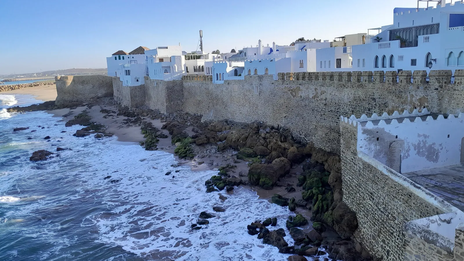 أصيلة والعرائش بالسيارة انطلاقاً من طنجة: ساحل الشمال الأطلسي على إيقاعك