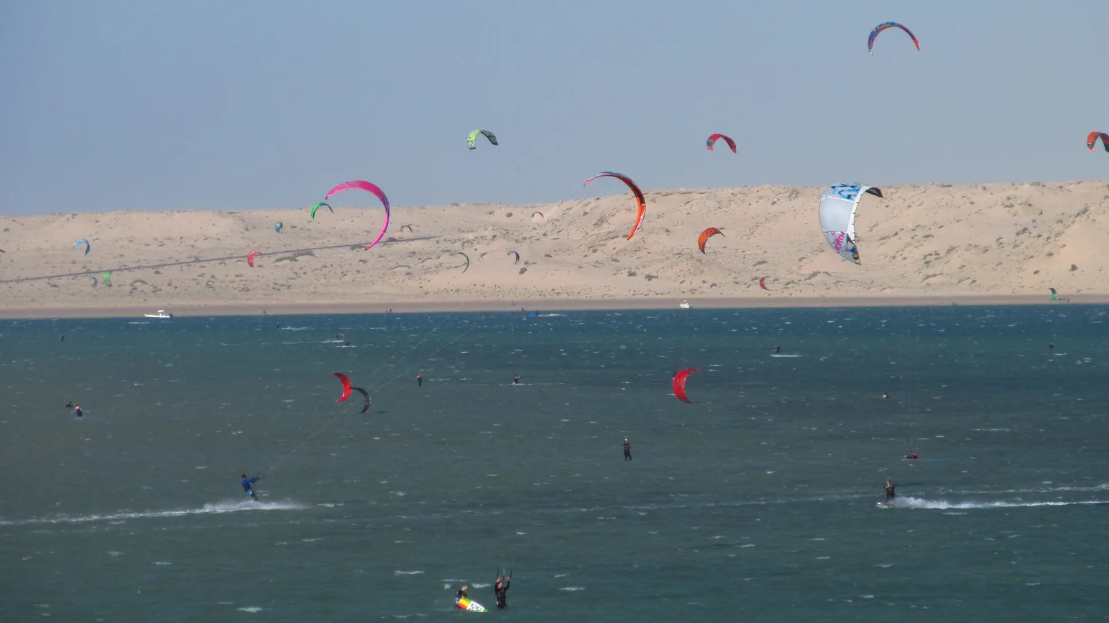 Artikelillustration: Dakhla mit dem Auto: die Lagune, Kitesurfen und die Route in den tiefen Süden