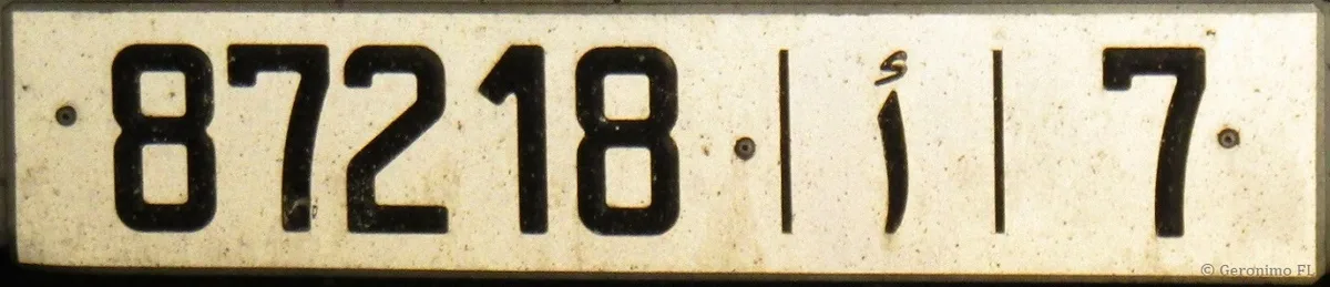 Plaque d’immatriculation marocaine 87218 | أ | 7 : numéro d’enregistrement, lettre arabe et code 7 de Casablanca