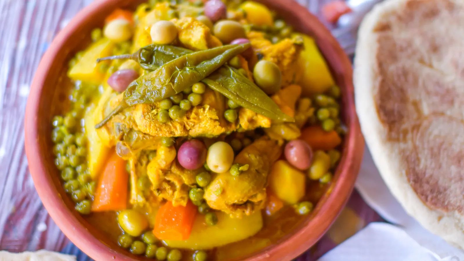 Road trip gourmand au Maroc : les meilleurs arrêts tajines et grillades au bord de la route